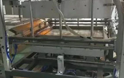 Máquina de laminação produzindo vídeo 2